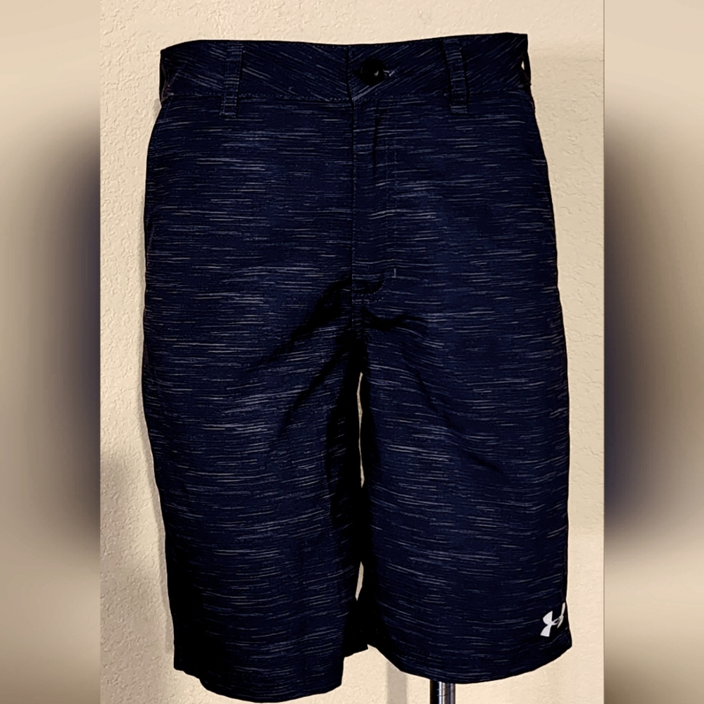Under Armour swim / board shorts boys sz 16 nwot.   400